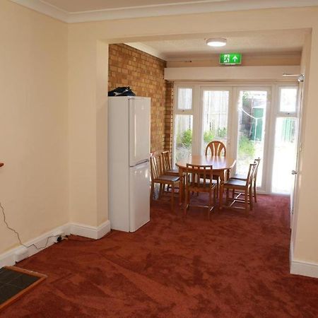 Appartement Congress Road Abbeywood à Abbey Wood Extérieur photo