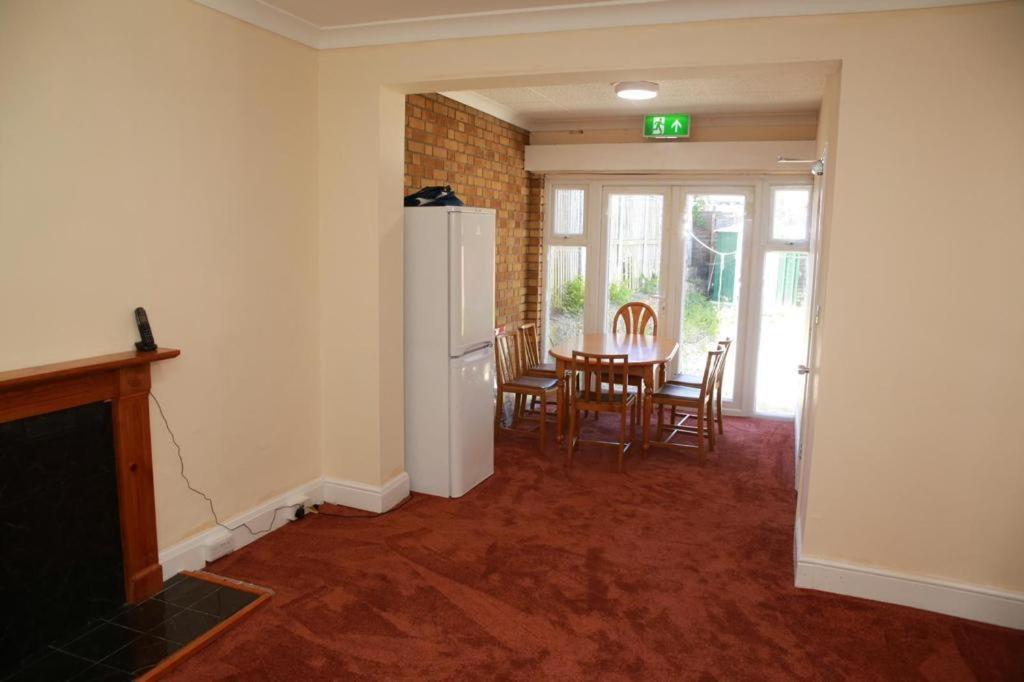 Appartement Congress Road Abbeywood à Abbey Wood Extérieur photo